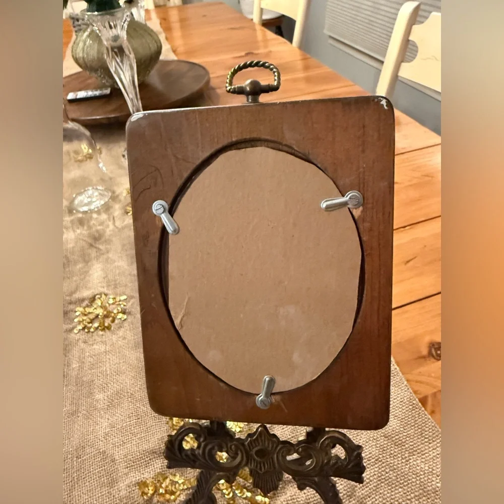 Vintage Wooden Picture Frame w/ Brass Twist Handle – Cottagecore Decor
